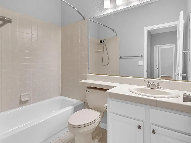 4798 Village Green Pkwy — Photo 29