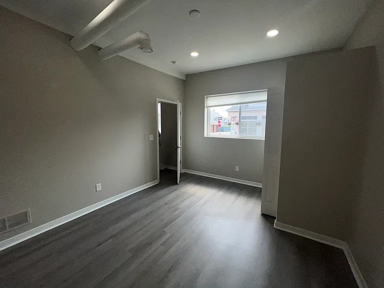 2433 Pulaski St — Photo 5