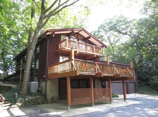 34012 Valley Rd, Oconomowoc, WI 53066