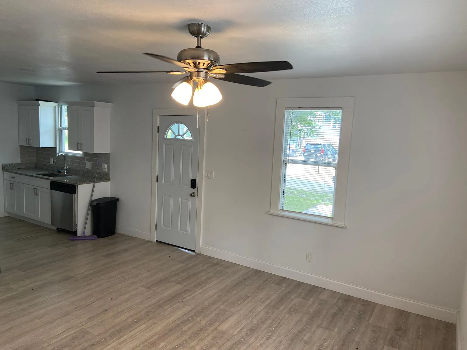 4110 N Seminole Ave — Photo 4
