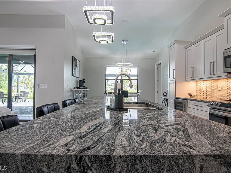 1833 SW 11th Ter — Photo 8