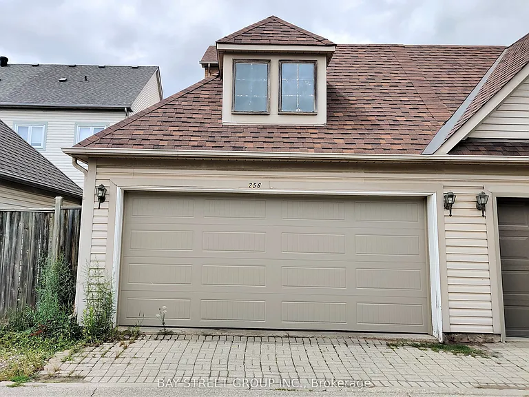 256 Glenashton Dr — Photo 24