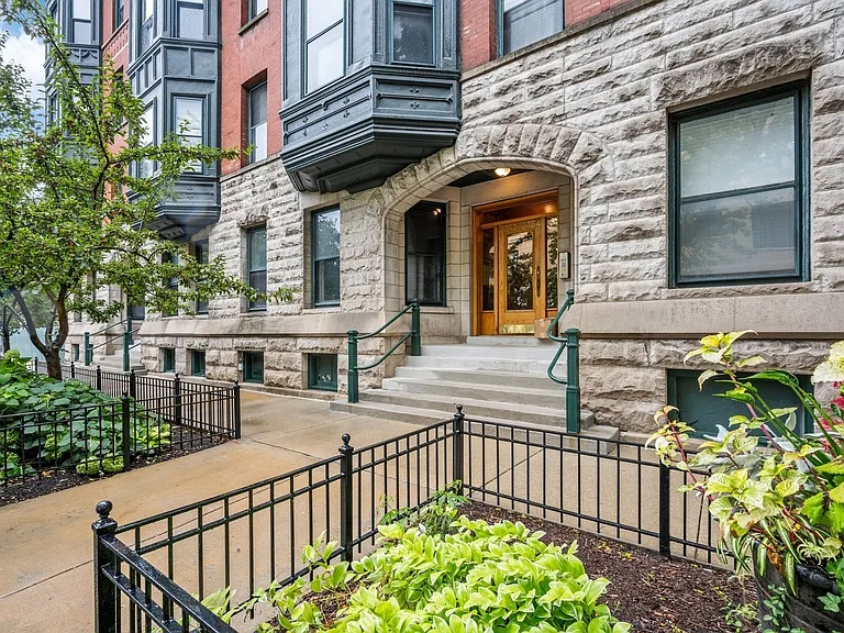2352 N Cleveland Ave #3 — Photo 2