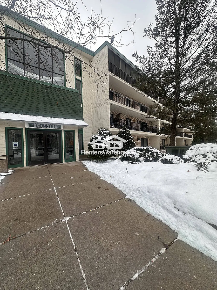Building Photo - 10401 Cedar Lake Rd #505