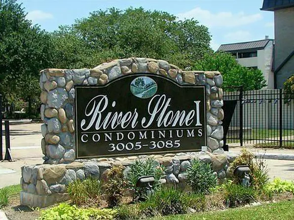 3025 Walnut Bend Ln APT 31, Houston, TX 77042