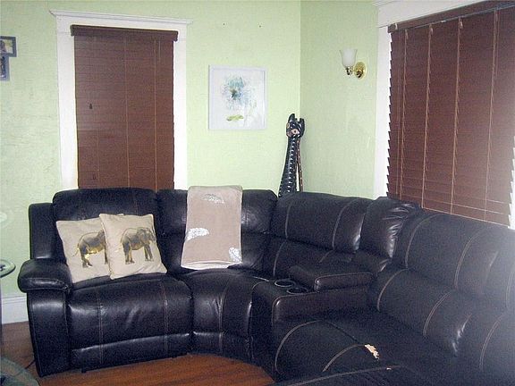 5th image of 518 Stowe St