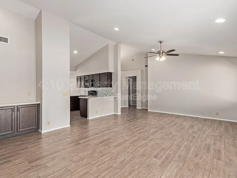 2381 W Redwood Dr — Photo 9