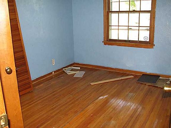 3rd image of 825 Toledo Ave