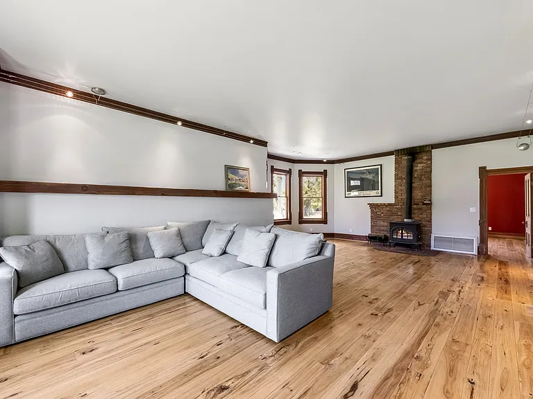 1049 Dressler Ln — Photo 20
