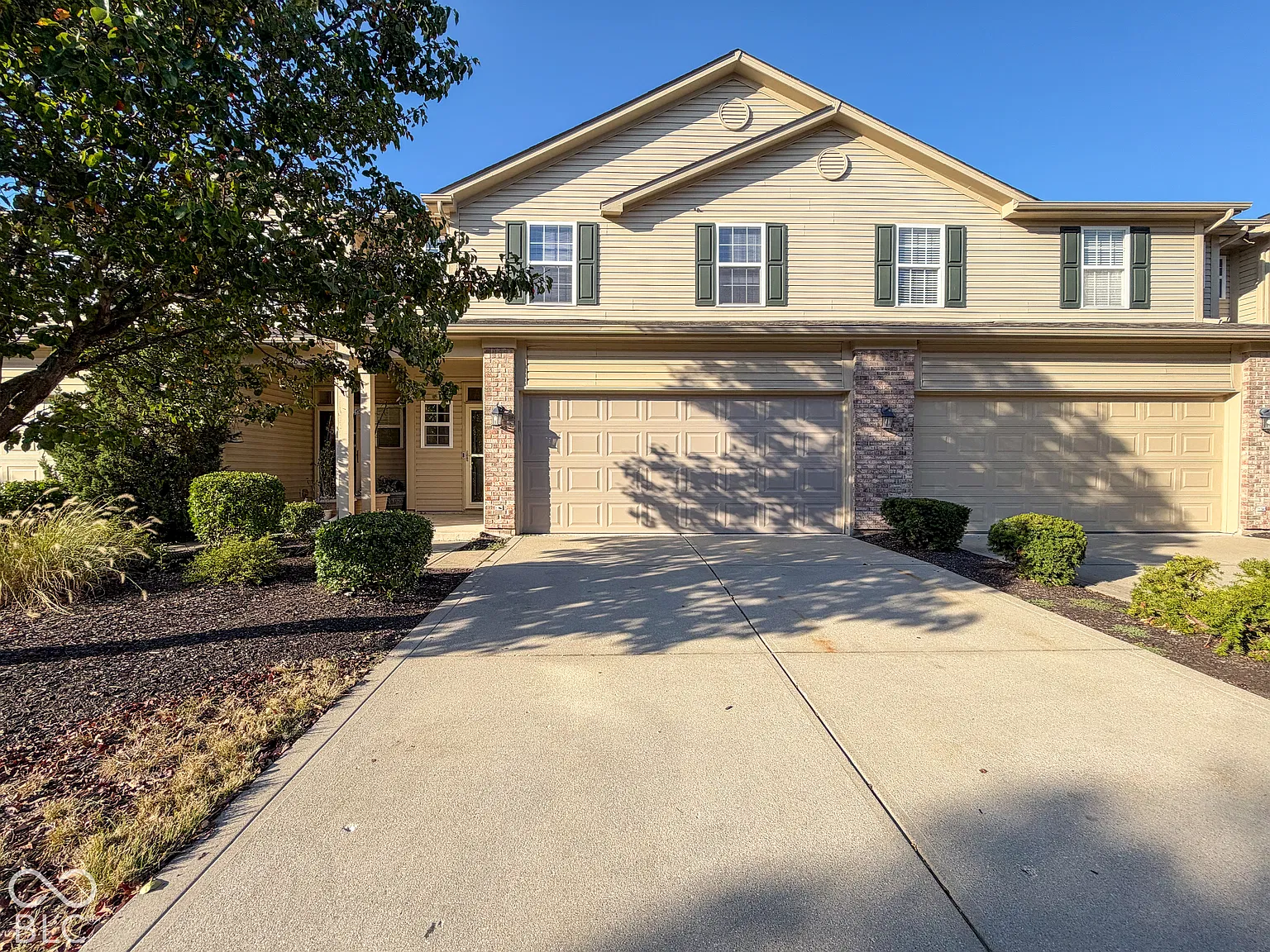 3 bed, 2.5 bath, 1833 sqft, $1,800 — Photo 1