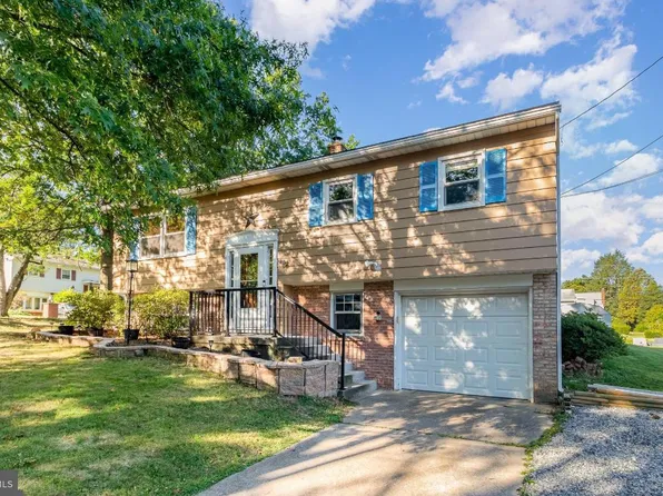 302 Hickory Hill Ter, Harrisburg, PA 17109