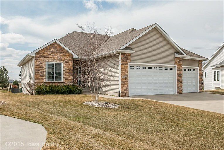 1st image of 2240 SE Leeann Dr