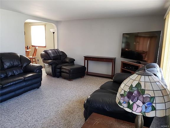 4th image of 59 Westwood Dr