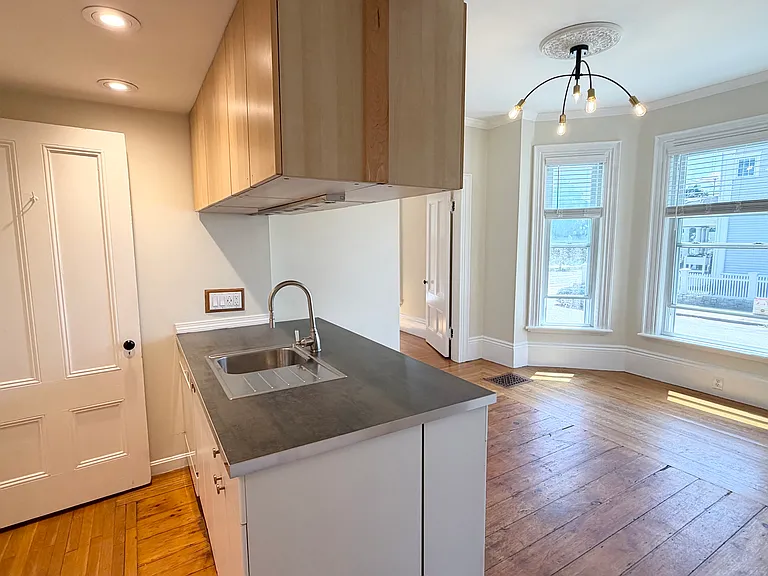 54 Lothrop St #2 — Photo 4