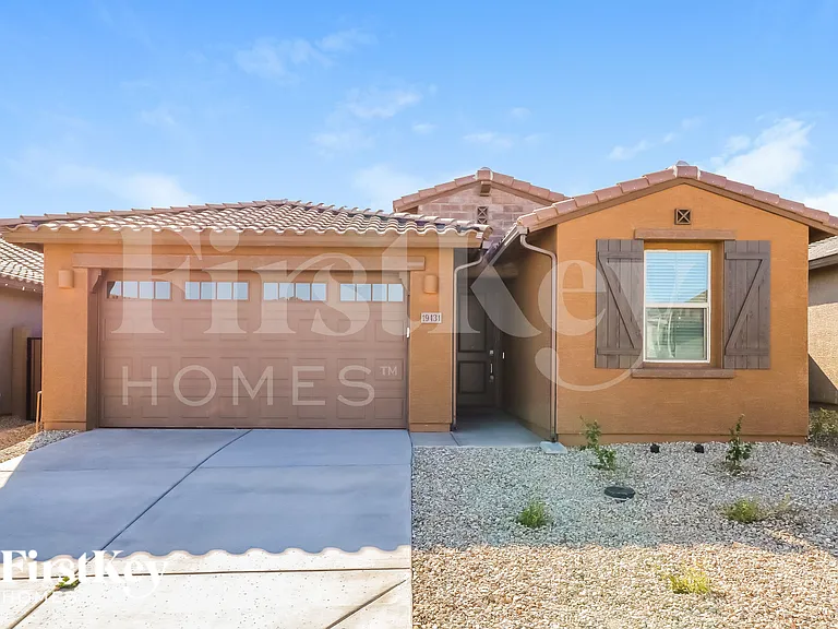 19431 W Pierson St — Photo 1