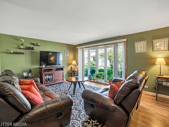 4th image of 8939 Robin Dr APT C