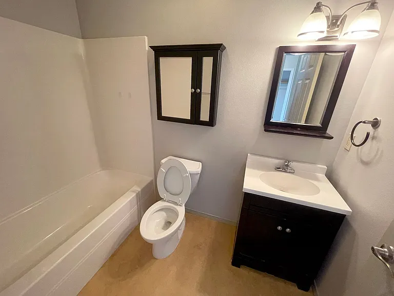 5011 N Syracuse St #B — Photo 12