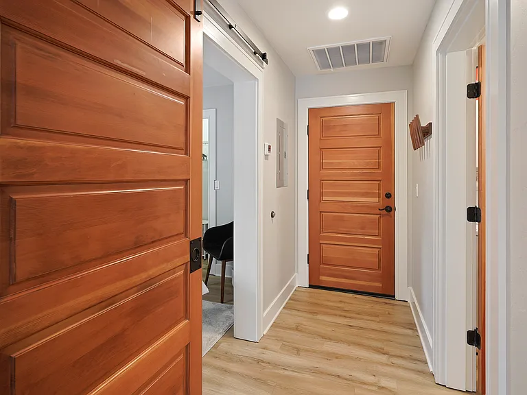 523 NW Colorado Ave #200 — Photo 2