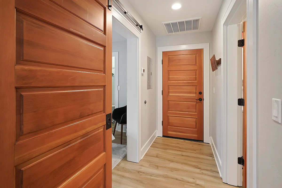 Building Photo - 523 NW Colorado Ave #200