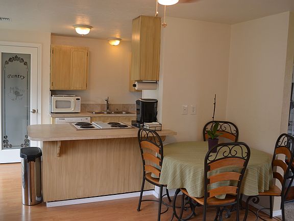 Kitchen & DnRm has new pergo