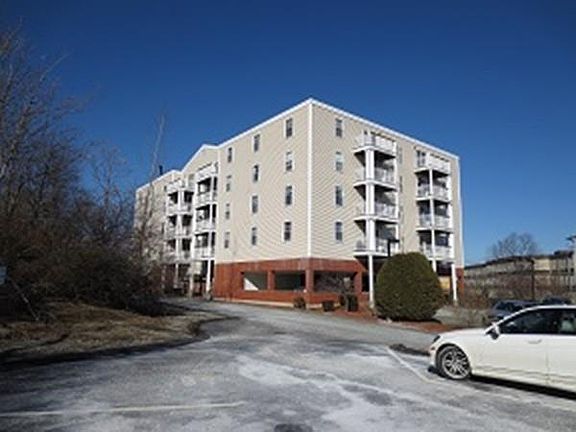 3rd image of 86 E Howard St Unit 105