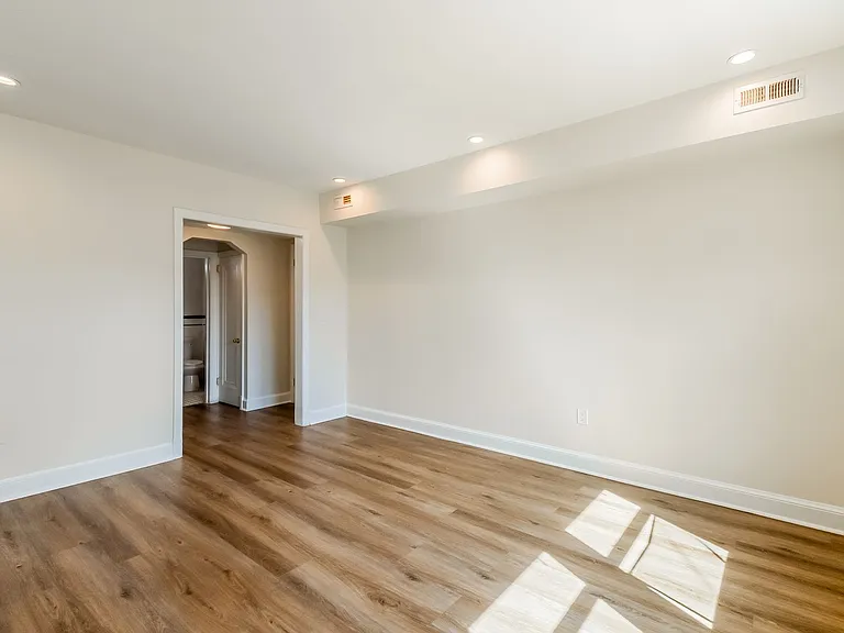 535 Mellon St SE — Photo 14