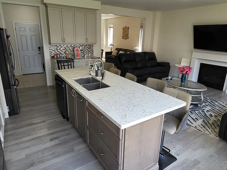 725 Kennedy Cir W — Photo 7