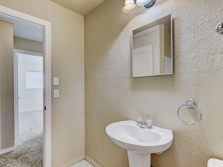 4172 NW 23rd St — Photo 9