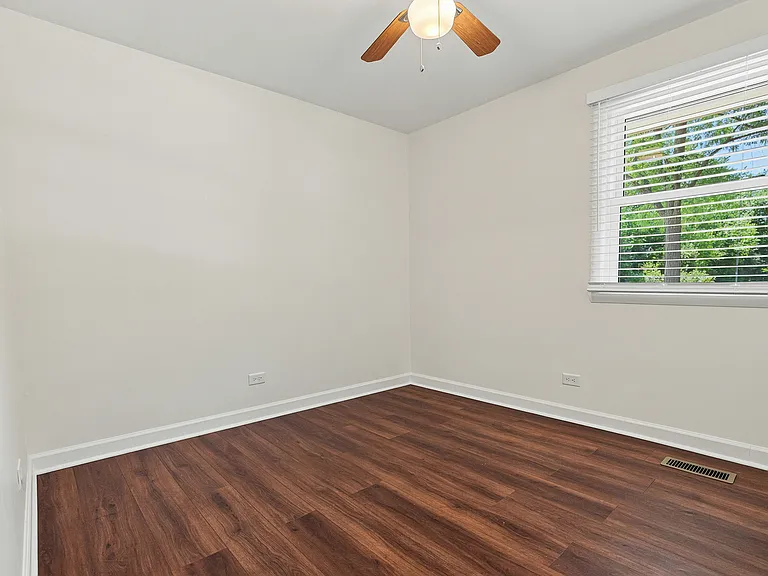 924 Bradford Ln — Photo 15