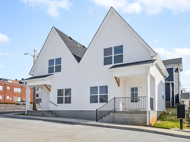 106 Cooper Pl — Photo 2