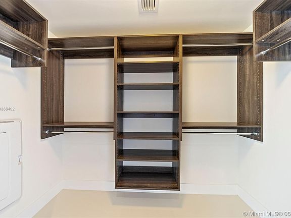 5th image of 2960 NE 207th St Unit 1001