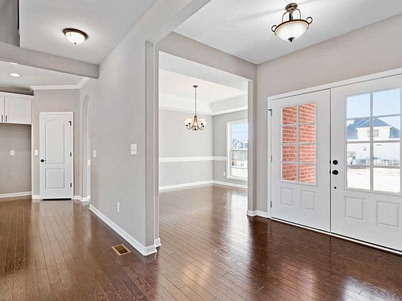 3rd image of 1044 Chagford Dr