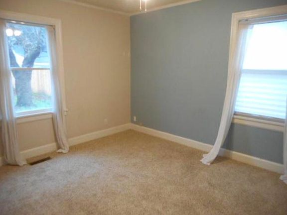 Large bedrooms w/ceiling fans!