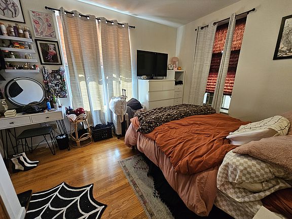 4th image of 3411 36th Ave APT 4E
