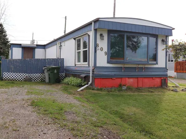 809 W 52nd St, Edson, AB T7E 1K4
