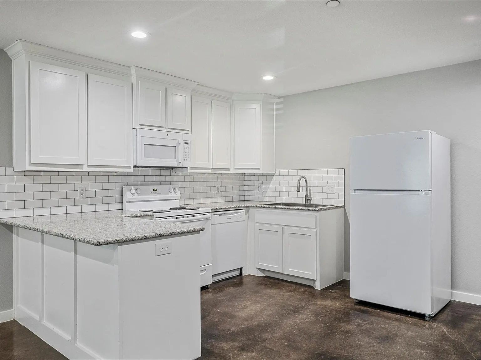410 South Mirick Avenue, Denison 75020 - 416 — Photo 3