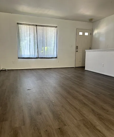 2951 Englewood Ave SE — Photo 2