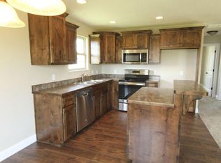 5586 W Sugar Pine Dr, Springfield, MO 65802