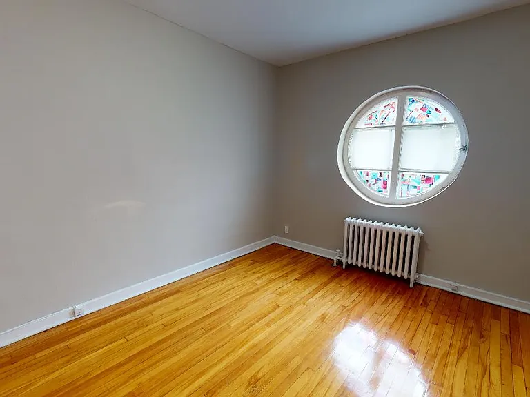 425 Elgin St — Photo 4