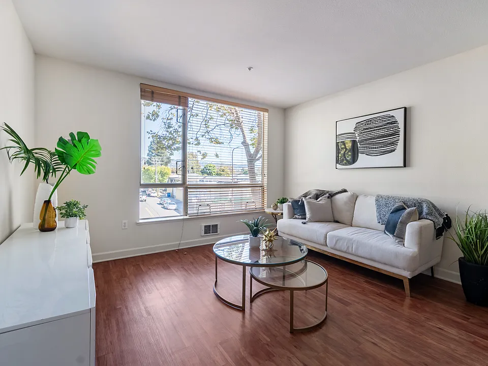 2700 San Pablo Ave #206