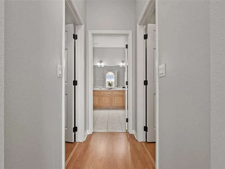 9417 Myrtle Creek Ln #611 — Photo 21