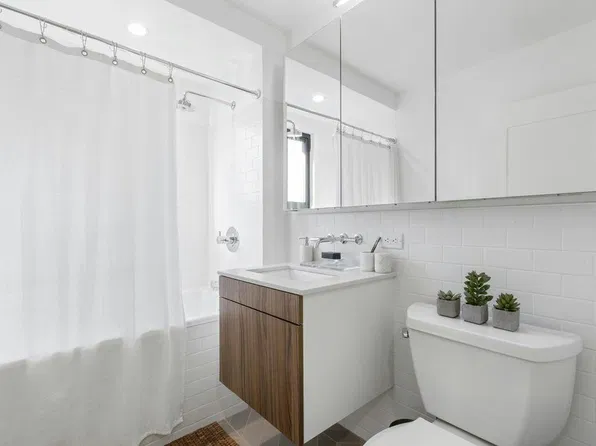 160 West 24th Street image 1 of 5