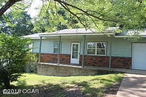 3 bed, 1.5 bath, 1124 sqft, $1,195 — Photo 1
