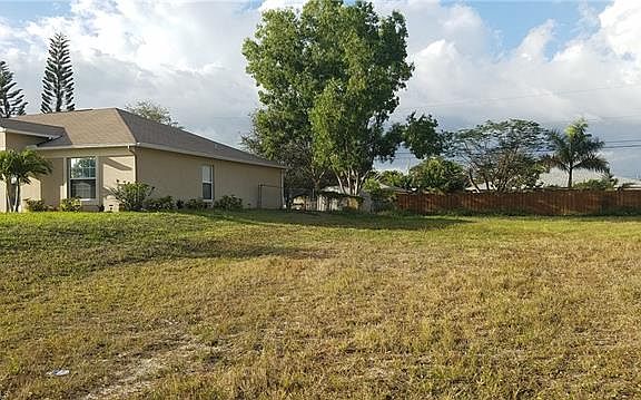3rd image of 427 SW 19th Ter