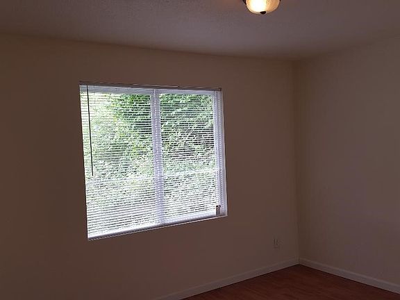 3rd image of 35955 W Valley Hwy S