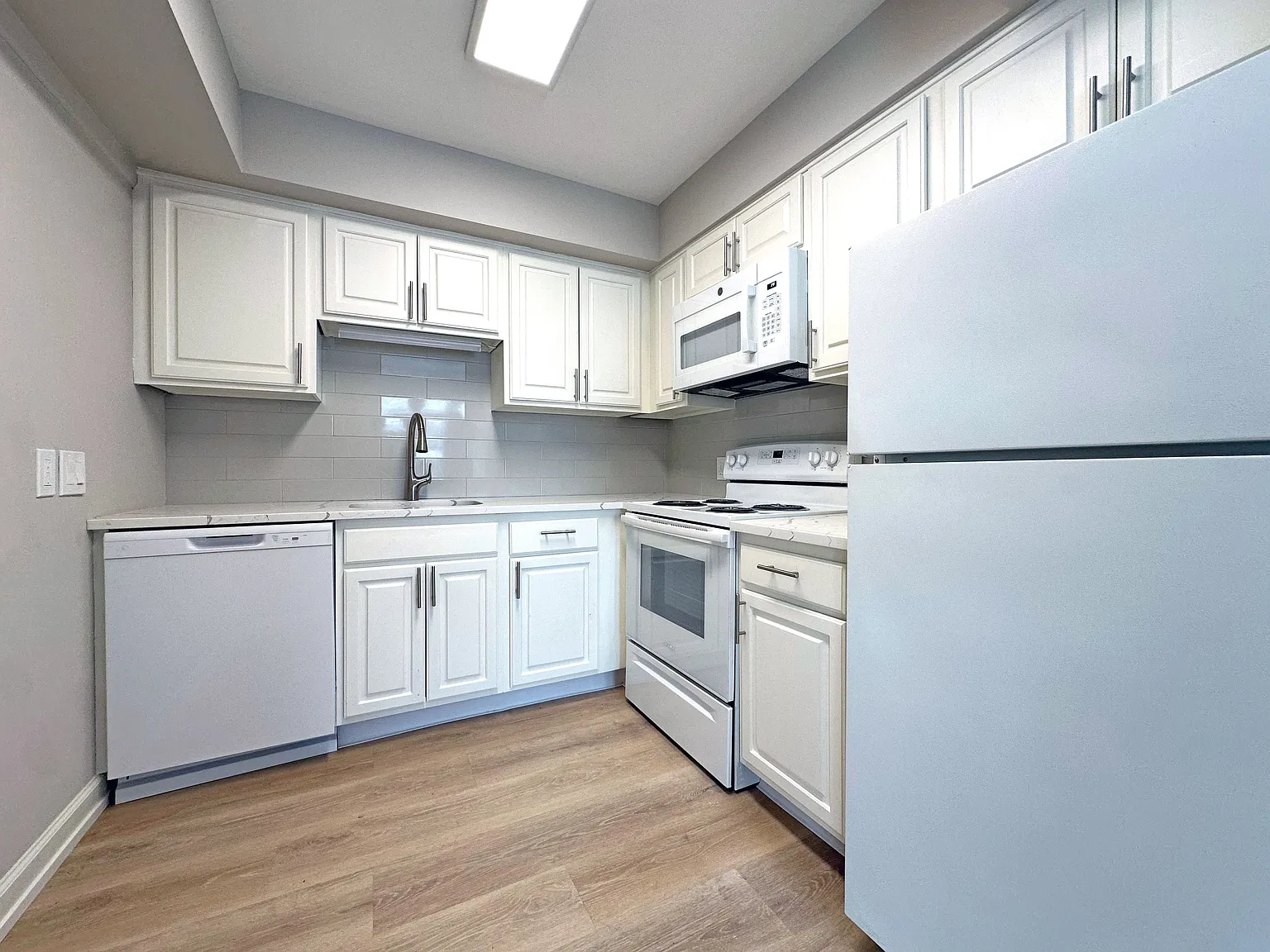 2 bed, 950 sqft, $1,995 — Photo 1