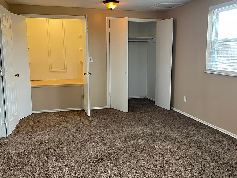 4200 E Interstate Highway 35 Frontage Rd — Photo 15