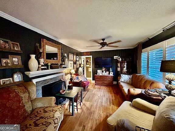 2nd image of 729 Springer Dr