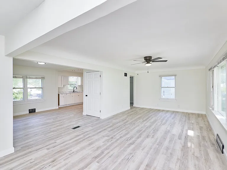 6009 Bermuda Dr — Photo 10