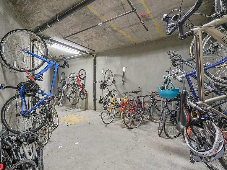 566 S Van Ness Ave #21 — Photo 15